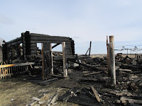 (ФОТО)В результате, которого огнем уничтожен жилой дом и надворные постройки.