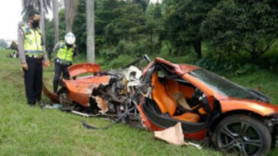 Waduh, Supercar McLaren Hancur Gegara Kecelakaan, Bersyukur Sopir dan Penumpang Selamat