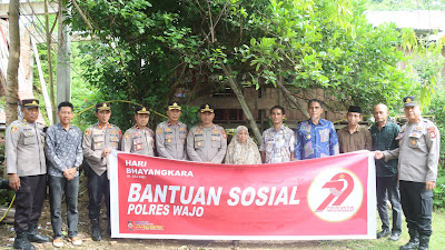  Polres Wajo Gelar Baksos Pembagian Sembako Sambut Hari Bhayangkara ke-79