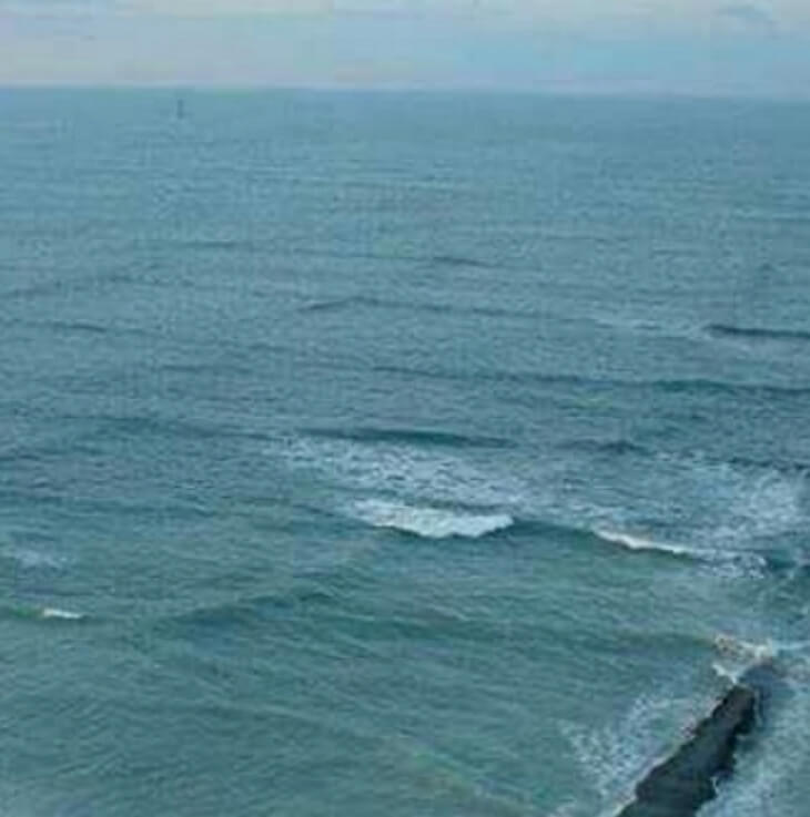 Breathtaking Pictures Of The Incredibly Dangerous 'Square Waves' In The Ocean