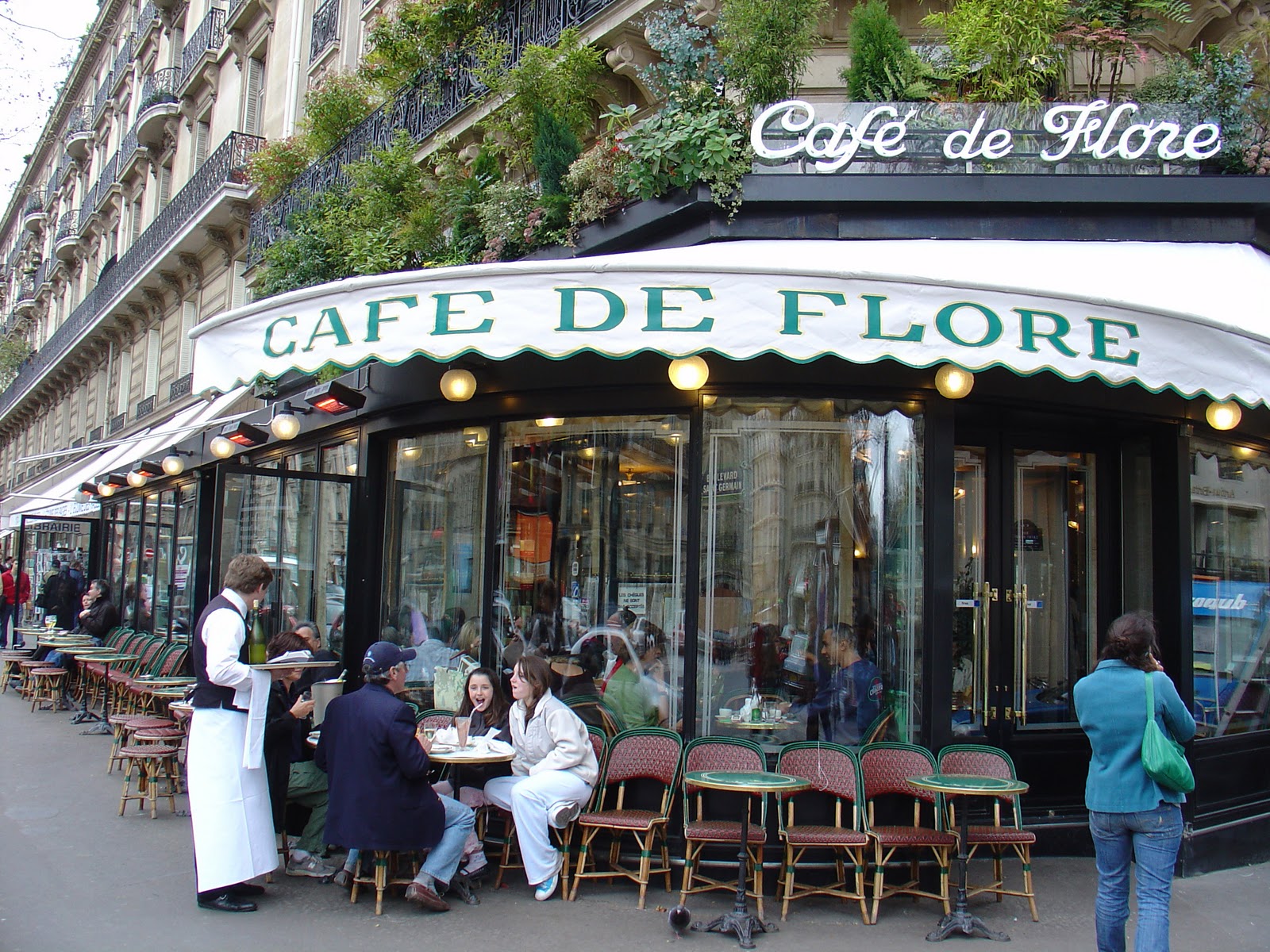 Cafe de flore nerede