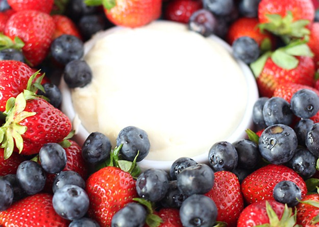 strawberriesblueberriesfruitdip