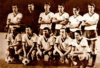 FC DINAMO DE MOSCÚ - Moscú, URSS - Temporada 1970-71 - Stapov, Yashine, Smimov, Zykov y Maslow; Anitchkin, Eshtrekov, Zhukov, Koslov, Evrujzin y Utkin