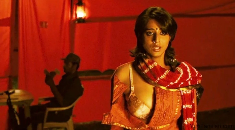 Mahie-Gill-seducing-Bikini-Photos-HD-Pictures