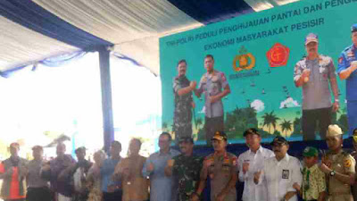 TNI POLRI Bersama Pemkab Tangerang Tanam Pohon Mangrove dan Tebar Benih Ikan di Mauk