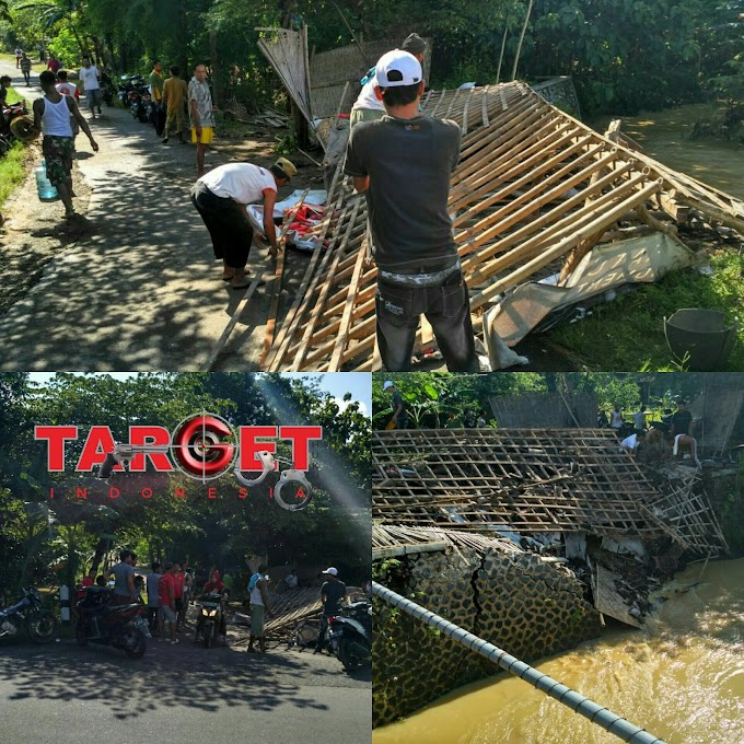 Warung Dijembatan Banteng Desa Rogomulyo Ambruk Di Sebabkan Karena Tanggulnya Ambrol 