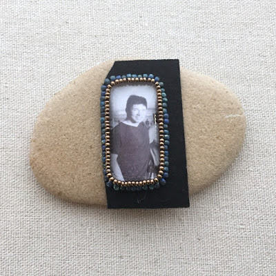 beaded picture frame and photo cabochon - free tutorial