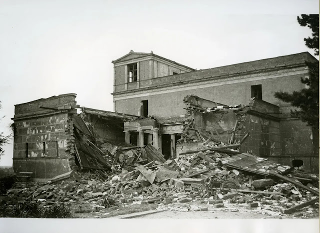 Συντρίμμια της αυλής του Pompejanum μετά τον βομβαρδισμό του Aschaffenburg το 1944. [Credit: Bavarian Administration of State-Owned Palaces, Gardens and Lakes].