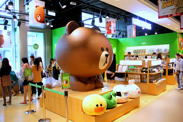 台北 LINE FRIENDS STORE 微風松高店