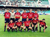 CLUB ATLÉTICO OSASUNA - Pamplona, Navarra, España - Temporada 2001-02 - Lecumberri, Unzué, Cruchaga, Fernando, Sabino y Contreras; Alfredo, Yanguas, Puñal, Iván Rosado y Jusué - REAL BETIS BALOMPIÉ 0 CLUB ATLÉTICO OSASUNA 0 - 07/04/2002 - Liga de 1ª División, jornada 33 - Sevilla, estadio Manuel Ruiz de Lopera - El Osasuna fue 17º en la Liga, con Miguel Ángel Lotina de entrenador