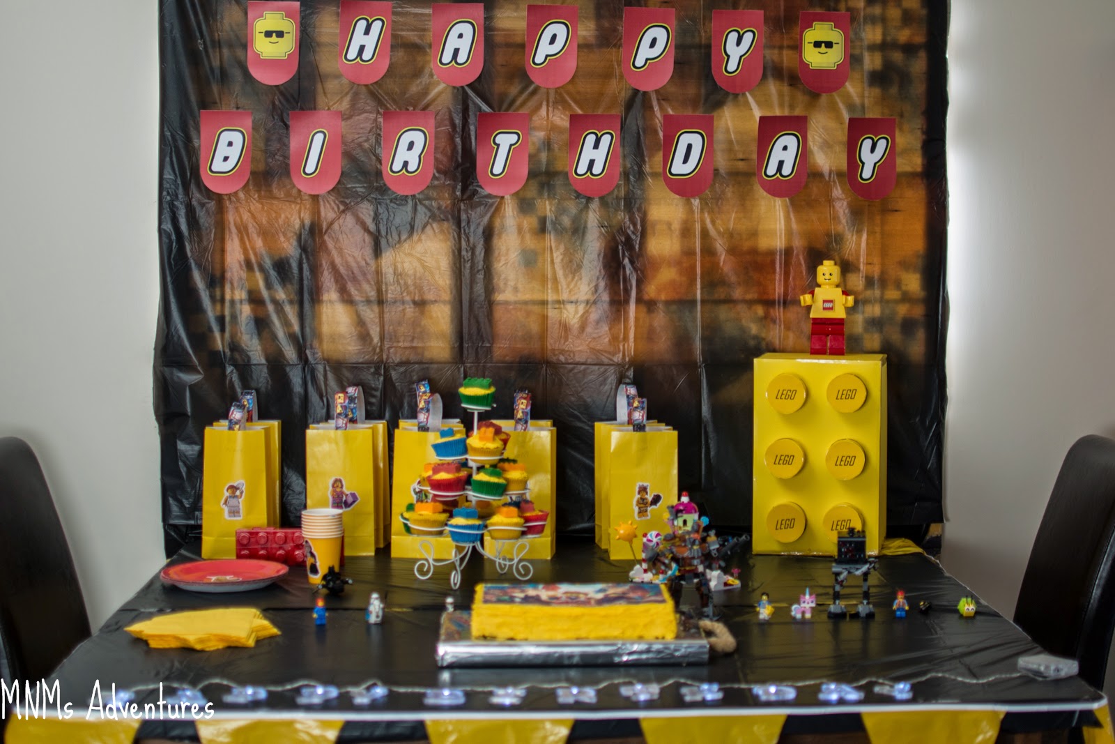 LEGO movie theme party table