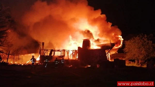 Osorno : Incendio destruye vivienda rural de madrugada