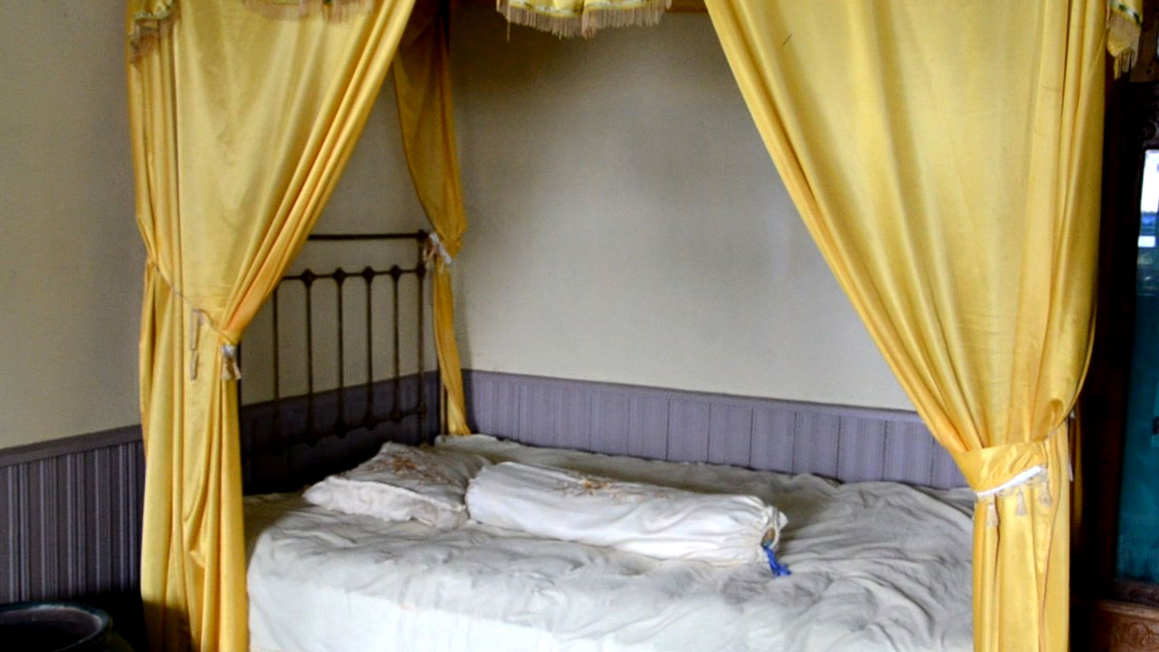 Kamar Tidur Raja di Ruamg Pusaka Kerajaan Istana Surya Negara