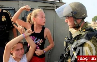 الصورة تتكلم : طفلتان من قرية النبي صالح تتحديان الاحتلال