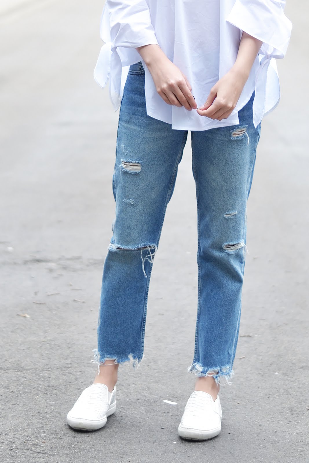 Sheinside, off shoulder top, levis, bandana, neck scarf, ripped jeans, mango, zara slip on, street style, ootd, belgian blogger