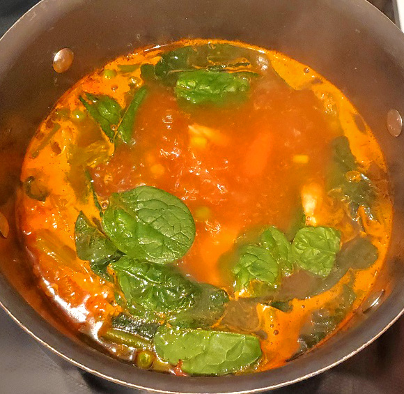 spinach with tomato and bean soup