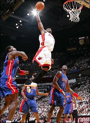 kevin garnett dunking on kobe. Posterizing dunk contest