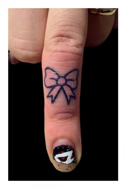 Awesome Finger Tattoo Designs For Girls and Women