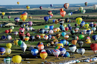 Indahnya Ratusan Balon Udara Ini Menghiasi Langit!