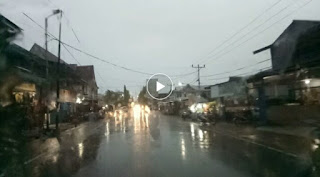 VIDEO:  Hujan Lebat Disertai Angin Kencang Landa Putussibau
