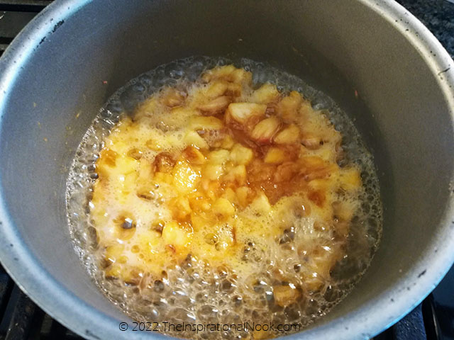 Boiling peaches and lemon juice for jam making