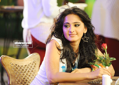 HOT ANUSHKA SHETTY Pics Cute and Lovely Actress Of South India