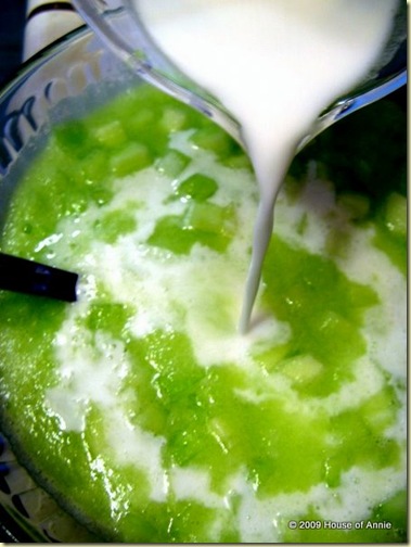 drizzling coconut milk to sago honeydew dessert