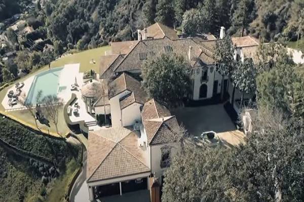 does sylvester stallone have an abandoned mansion