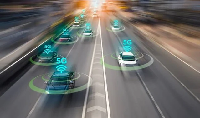 سيارات المستقبل تستطيع التحدث مع بعضها البعض باستخدام تقنية اتصالات الجيل الخامس 5G !