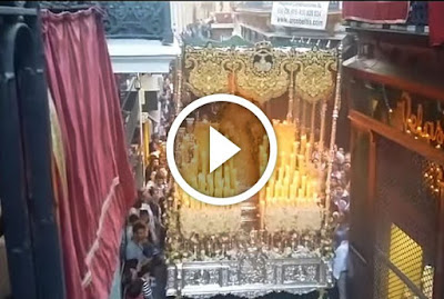 Virgen del Rocio en estrechez de Alvarez Quintero el Lunes Santo de 2017 en la Semana Santa de Sevilla como Titular de la Hermandad de la Redencion