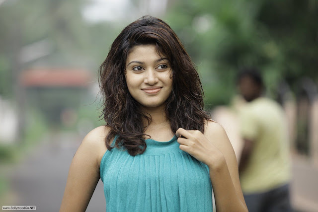 Oviya+(1)