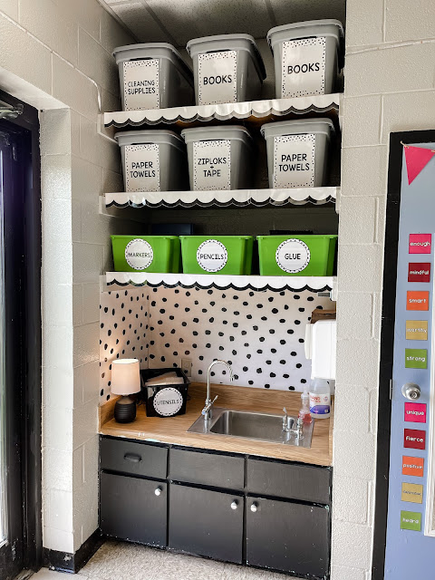 Looking through classroom decor themes? Check out this simple, modern decor resource, perfect for elementary, middle, or even high school classrooms! Click the picture to see all the pieces included! #classroomdecor #modernclassroom #classroomsetup