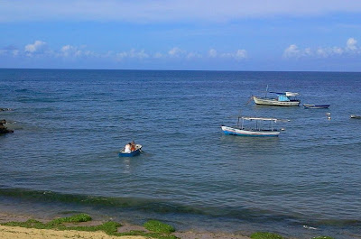 Barcos conduzem devotos de Iemanjá sem coletes salva-vidas 