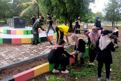 Babinsa Gampong Jawa Dampingi Personil BNNK Pembersihan di Titik Nol Kota Banda Aceh