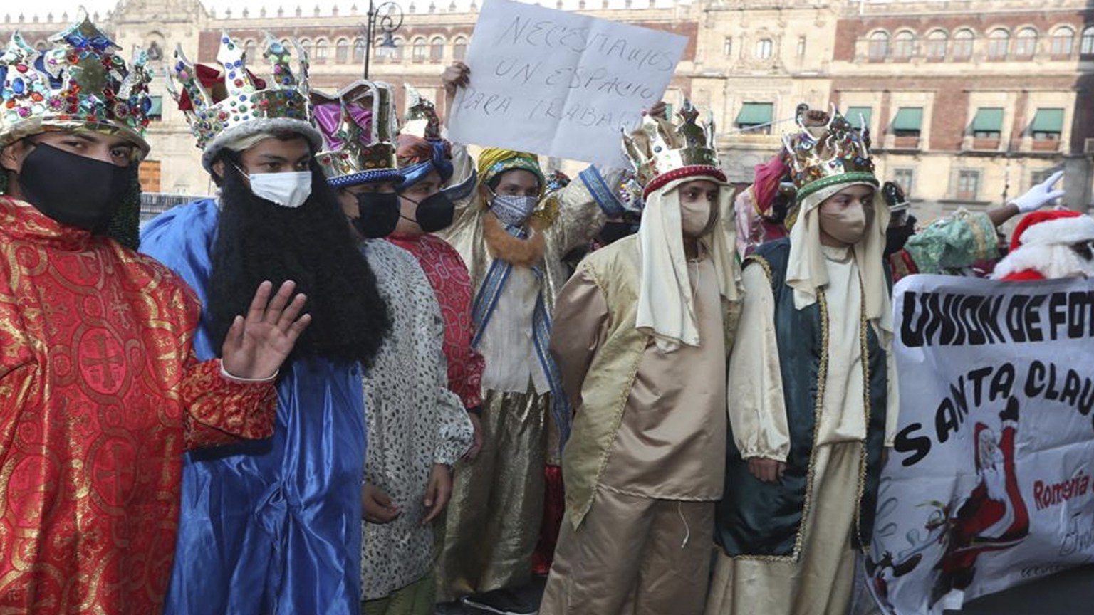 Reyes Magos protestan en la Ciudad de México; exigen que los dejen trabajar en época decembrina