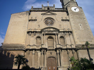 Grandioso edificio de estilo barroco de transición  Olot.  Girona