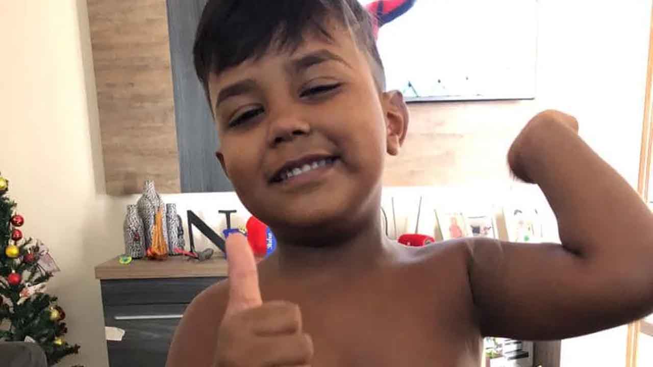 Garoto de 7 anos engasga com chiclete e morre