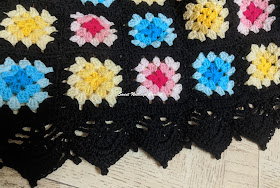 Sweet Nothings Crochet free crochet pattern blog, free crochet pattern for a granny square wrap with border, detail of the border,