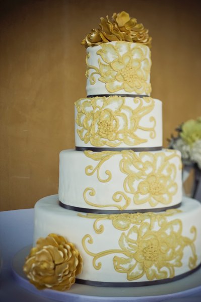 WEDDING CAKE