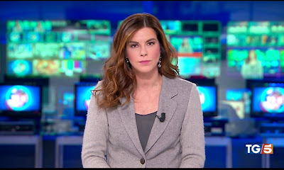 Costanza Calabrese telegiornaliste tg5 abbigliamento