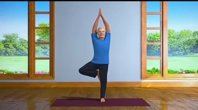 Vrikshasana benefits in hindi