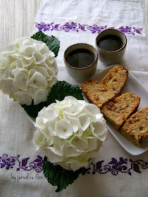 cafea prajitura si hortensie alba