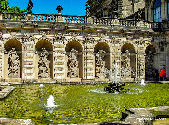 Nymphenbad, fonte barroca no Palácio Zwinger, em Dresden