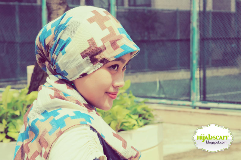 Style Spotted : Mrs. Anneke Scorpy Part I - Hijab Scarf