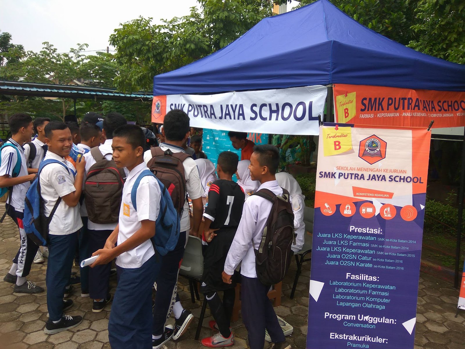 BAKSOS SMK Putra Jaya School di SMPN 30 Batam
