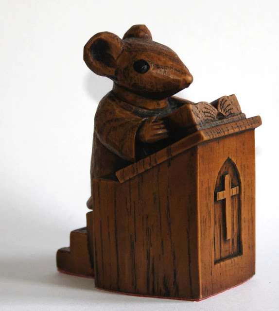 funny priest gift mouse pulpit