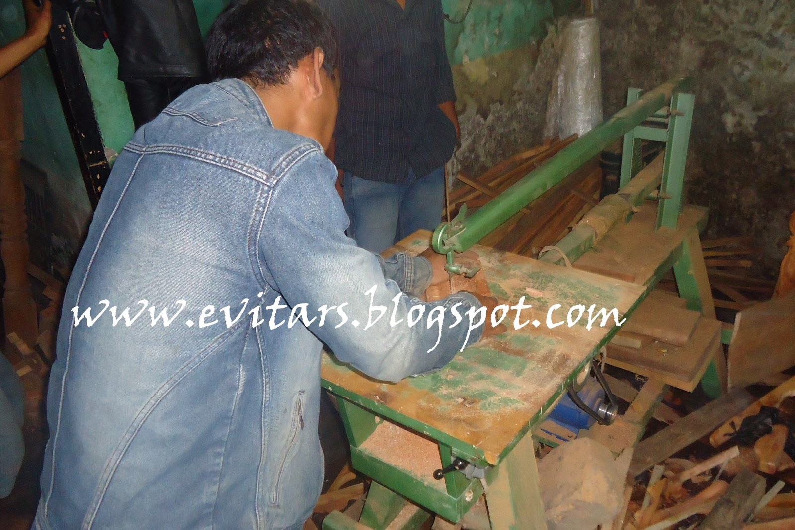 evita Pembuatan kerajinan  kayu miniatur  kacapi suling