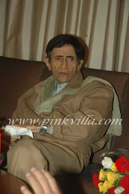 Dev Anand celebrates birthday with media