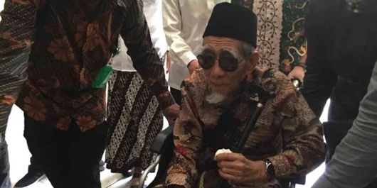 Romahurmuziy Tersangka KPK, Mbah Moen Tegaskan PPP Harus Diselamatkan