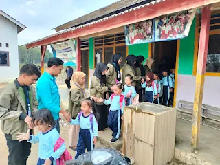 Pada Jum'at (13/10/2023), mahasiswa Kuliah Kerja Nyata (KKN) dari STES Tunas Palapa melaksanakan kunjungan istimewa ke sekolah TK di Tiyuh Sumberejo.